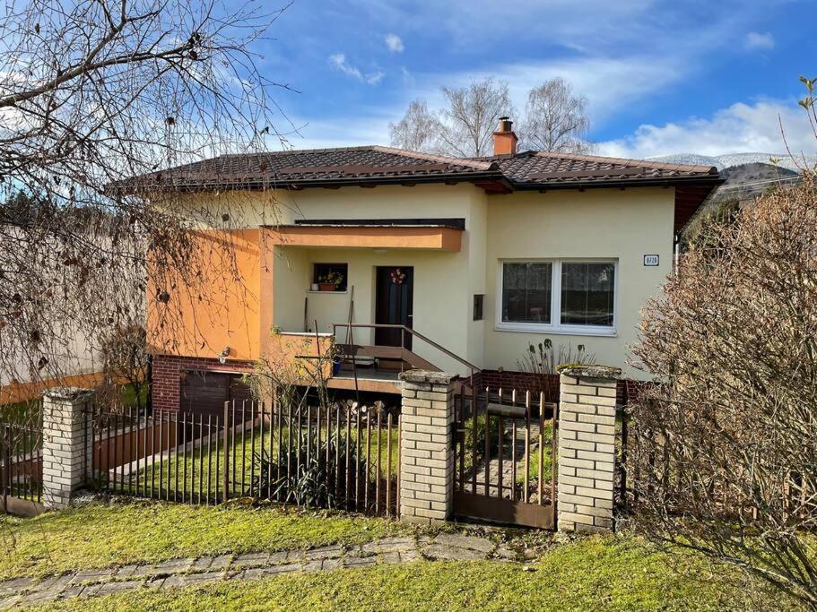 Oddych Pri Martinskych Holiach /Mountains Vacation Villa Luaran gambar